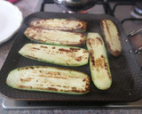 Foto del paso 3 de la receta: Filete y hortalizas a la plancha con mayonesa de ajo