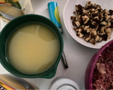 Foto del paso 2 de la receta: Fideuà de pato y dátiles medjol, con un delicioso sofrito