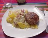 Foto del paso 6 de la receta: Patatas a la crema y bacon con hamburguesa