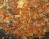 Foto langkah ke 2 dari resep Pizza Kimchi - gochujang.