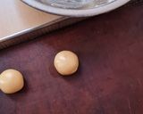Foto del paso 3 de la receta: Galletitas económicas con fragancia a limón 🍋 ideal principiantes