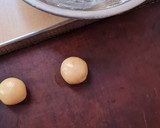 Foto del paso 3 de la receta: Galletitas económicas con fragancia a limón 🍋 ideal principiantes