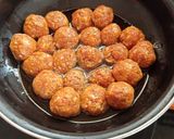 सावजी मटण खिमा बॉल्स (saoji mutton kheema balls recipe in marathi) रेसिपी स्टेप 3 फोटो 