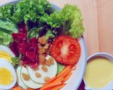 Foto langkah ke 1 dari resep Honey Mustard Dressing Salad.