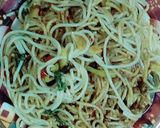 A picture of step 1 of Masala chowmein.