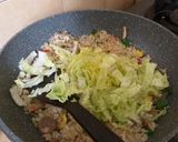 Foto langkah ke 8 dari resep Nasi goreng teri sawi putih.