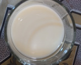 Foto langkah ke 1 dari resep Es Susu Selasih Keju Biskuit.