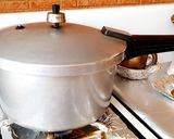 Foto del paso 5 de la receta: Cuete de res mechado en salsa de tamarindo