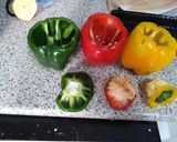 Foto del paso 2 de la receta: Pimientos Rellenos de pollo y verduras al horno