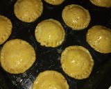 A picture of step 5 of Circled mini meatpies.
