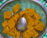Foto langkah ke 1 dari resep Klepon Labu Kuning Isi Keju Oles.