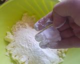 A picture of step 4 of Alu paratha.