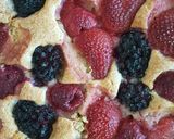 A picture of step 5 of Mixed berries cake.