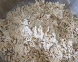 A picture of step 2 of Mooli paratha.