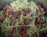 Foto del paso 8 de la receta: Linguines salteados con calamares y almejas al ajillo