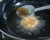 A picture of step 4 of Cheesy Maggie Bonda.