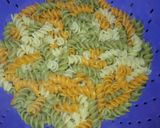 Foto del paso 1 de la receta: Ensalada de Pastas de colores con Pollo
