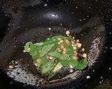 A picture of step 2 of Tadka idli.