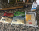Foto del paso 1 de la receta: Espaguetis de 90cm con salsa de quesos