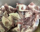 รูปขั้นตอนการทำที่ 1 ของ ต้มส้มกระดูกหมู 🐷