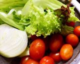 Hình bước làm 1 của món Salad Trộn Sốt Mè Rang Chay