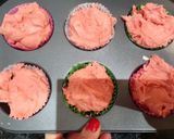 Foto del paso 6 de la receta: Pink magdalenas con relleno de choco blanco