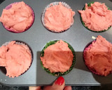 Foto del paso 6 de la receta: Pink magdalenas con relleno de choco blanco