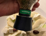 Foto del paso 6 de la receta: Carpaccio de bacalao ahumado con queso fresco, pera, alficoz y aceitunas, en 5’