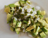 Foto del paso 5 de la receta: Tartar de aguacate, mango y gambas