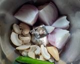 A picture of step 2 of Aloo Palak.