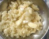 A picture of step 1 of Lehsun Dahi chutney.