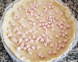 Une image de l'étape 1 de Quiche aux dès de poulet et fromage ail/fines herbes.