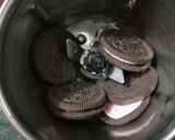 A picture of step 1 of Oreo Milkshake.