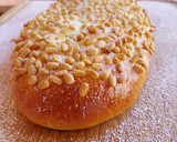 Foto del paso 13 de la receta: Coca de Sant Joan 2024 v1: De piñones rellena de nata y coulis de frutos rojos