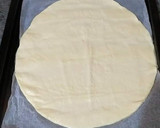 Foto del paso 1 de la receta: Pizza rápida de conservas con cebollino, provenzales y nata