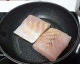 Foto del paso 5 de la receta: Mero a la plancha con puré de coliflor y puerro