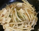 Foto langkah ke 3 dari resep Tumis Jamur Tahu Telur.