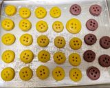 Foto langkah ke 4 dari resep Button Cookies (kukis kancing).