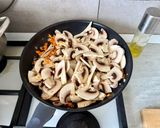 A picture of step 8 of Суп с крупами, бобовыми и шампиньонами.