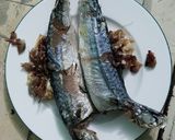 Hình bước làm 1 của món Cá hấp hành khô