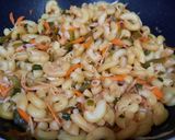 A picture of step 4 of Vegetables macroni chat.