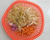 Foto langkah ke 1 dari resep Cah Tauge Wortel Jamur.