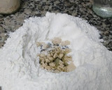 Foto del paso 2 de la receta: Pizza (SIN HORNO) fácil y tentadora!
