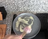 Foto del paso 2 de la receta: Sándwich envuelto en tortilla relleno de bacon y queso