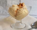 Foto del passaggio 4 della ricetta Gelato al pralinato di nocciola senza gelatiera