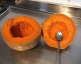 Une image de l'étape 3 de Diable de courge sucrine farcie morue,poivron,oignon au bouillon de curry.