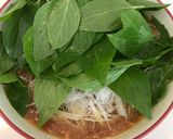 รูปขั้นตอนการทำที่ 2 ของ ไข่เจียวหมูสับวุ้นเส้นใส่โหระพา
