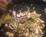 A picture of step 4 of Leek and mushroom 🍄 sauce.
