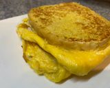 Foto del paso 5 de la receta: Tostadas con huevo en sartén 🍞 🍳