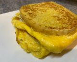 Foto del paso 5 de la receta: Tostadas con huevo en sartén 🍞 🍳